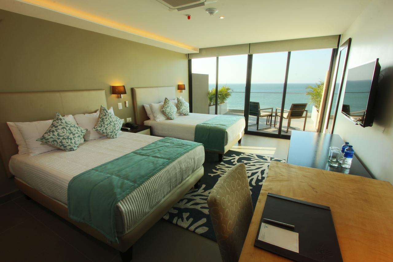 Hotel Poseidon Manta Buitenkant foto